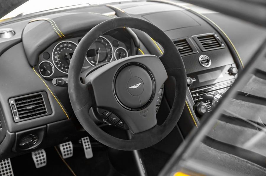 Панель приборов Aston Martin V12 Zagato (009) 2013 года  (фото 43 из 58)